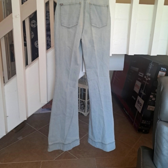Alice&Olivia Kayleigh Bell High Rise Jean sz28 Excellent - Picture 9 of 10